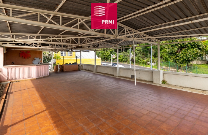 Vente Local commercial 143.22m&sup2; 6 pi&egrave;ces Saint Denis