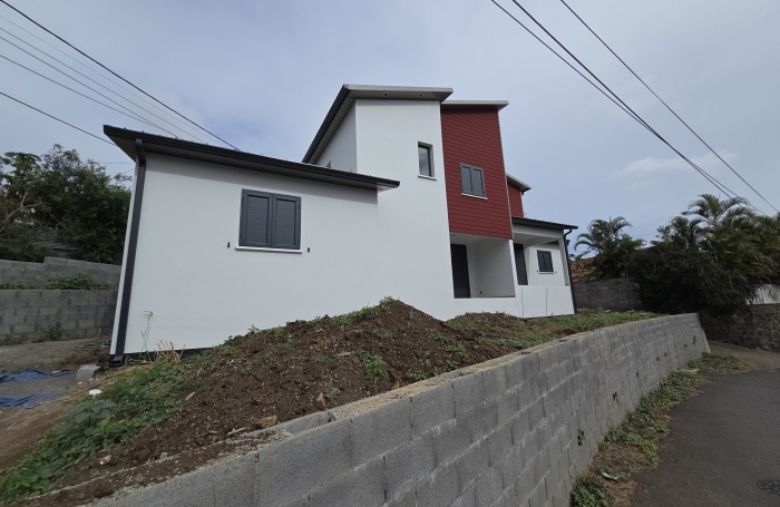 A louer villa F4 neuve St Gilles les Hauts