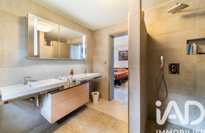 Vente Divers 160m&sup2; 5 pièces Saint Gilles les Bains