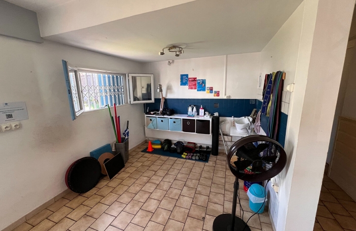 Vente Divers 143.65m&sup2; Saint-Pierre