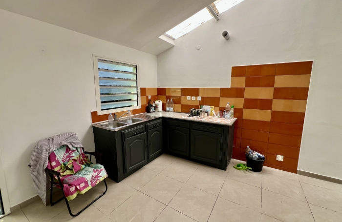 SAINT PHILIPPE 97442 - ENSEMBLE IMMOBILIER LUMINEUX ET FONCTIONNEL - SECTEUR RECHERCH&Eacute;