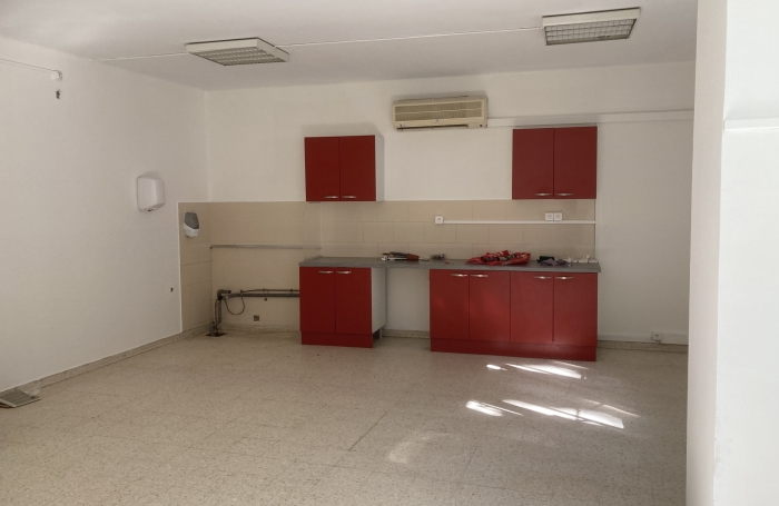 &Agrave; LOUER LOCAL DE 129 m2 - SAINT-PIERRE