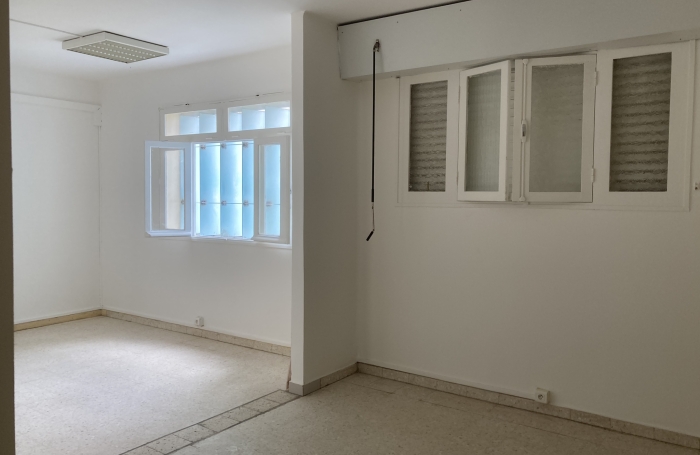 &Agrave; LOUER LOCAL DE 129 m2 - SAINT-PIERRE