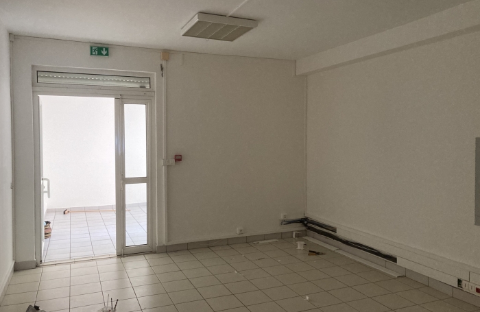 &Agrave; LOUER LOCAL DE 129 m2 - SAINT-PIERRE