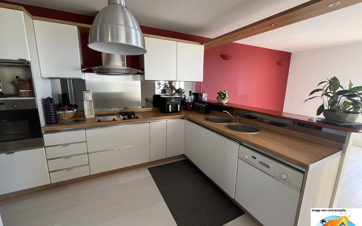 DUPLEX VUE MER &ndash; ST DENIS &ndash; 197m&sup2; - 3 CHAMBRES - 590000&euro; FAI