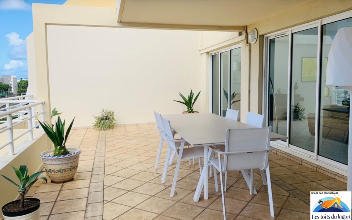 DUPLEX VUE MER &ndash; ST DENIS &ndash; 197m&sup2; - 3 CHAMBRES - 590000&euro; FAI