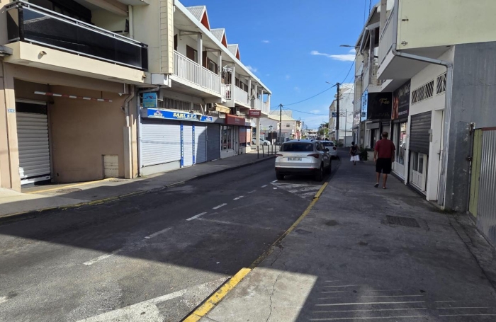 Location Local commercial 240m&sup2; 1 pièce Saint Louis