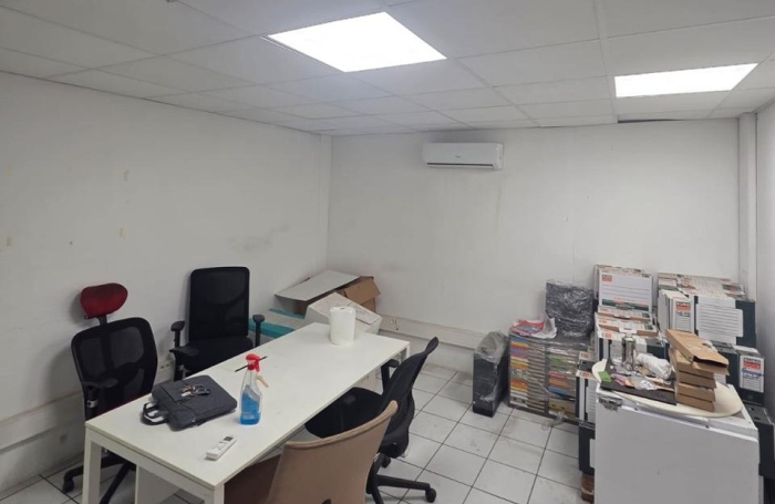 Local d'activit&eacute;s - Entreposage - Bureaux 250 m2 Le Port