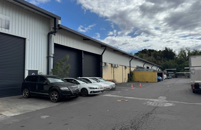 Entrep&ocirc;t 2700 m2 divisibles &agrave; partir de 750 m2 Le Port