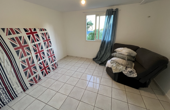 PETITE ILE 97429 - VILLA AGR&Eacute;ABLE - VASTE PARCELLE - POSSIBLE INVESTISSEMENT - CADRE AGR&Eacute;ABLE