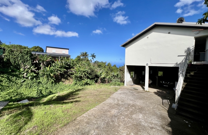 PETITE ILE 97429 - VILLA AGR&Eacute;ABLE - VASTE PARCELLE - POSSIBLE INVESTISSEMENT - CADRE AGR&Eacute;ABLE