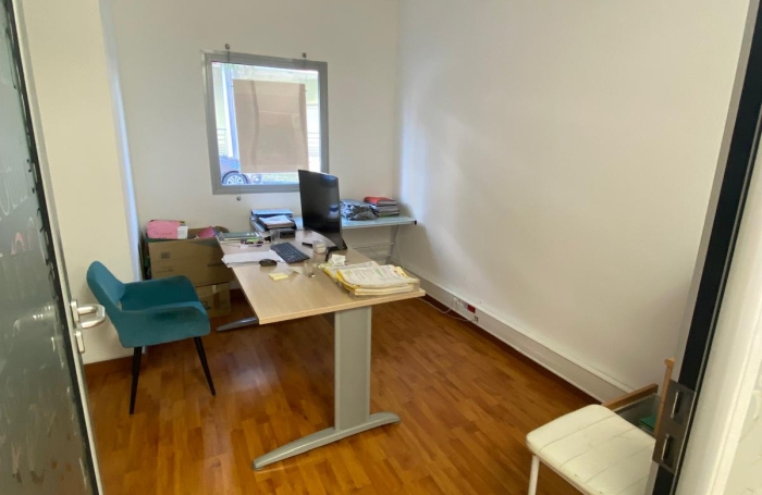 A louer local commercial ou bureau 110m2 - La Possession
