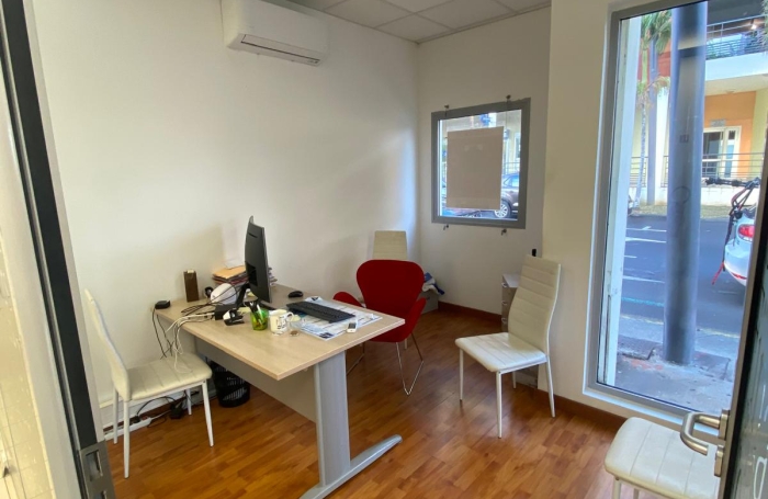 A louer local commercial ou bureau 110m2 - La Possession