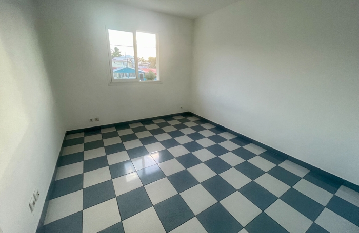 Vente Maison 100m&sup2; 4 pi&egrave;ces Sainte Suzanne