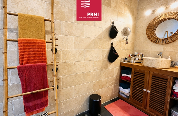Vente Maison 150m&sup2; 5 pi&egrave;ces Saint Gilles Les Hauts