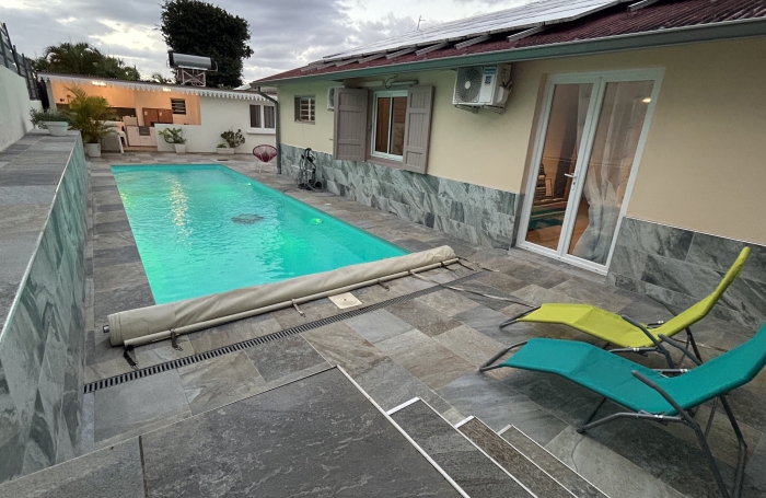 ST MARIE  Proche centre ville maison T4 piscine et plus studio ind&eacute;pendant