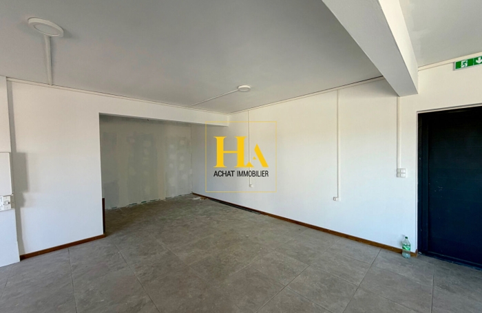 Location Local commercial 82m&sup2; Etang-Sale