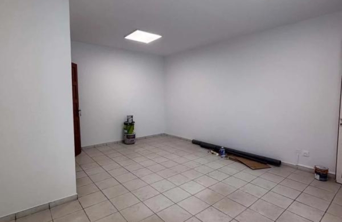 Location Bureaux 80m&sup2; 4 pièces Saint-Pierre