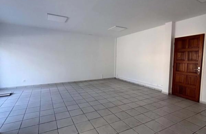 Location Bureaux 80m&sup2; 4 pièces Saint-Pierre