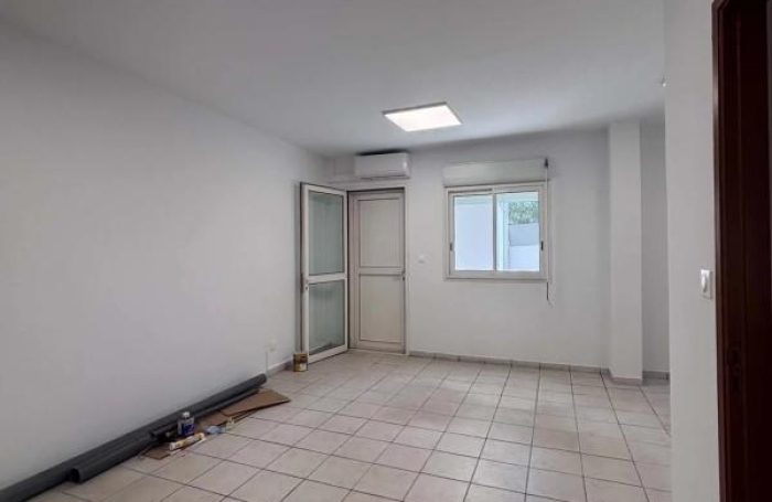 Location Bureaux 80m&sup2; 4 pièces Saint-Pierre