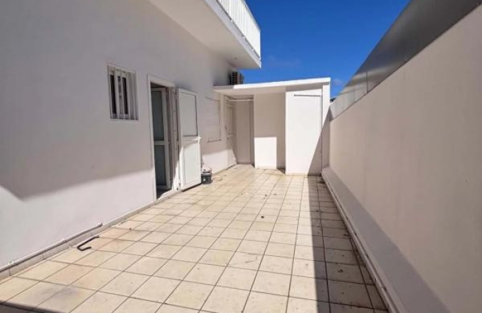 Location Bureaux 80m&sup2; 4 pièces Saint-Pierre