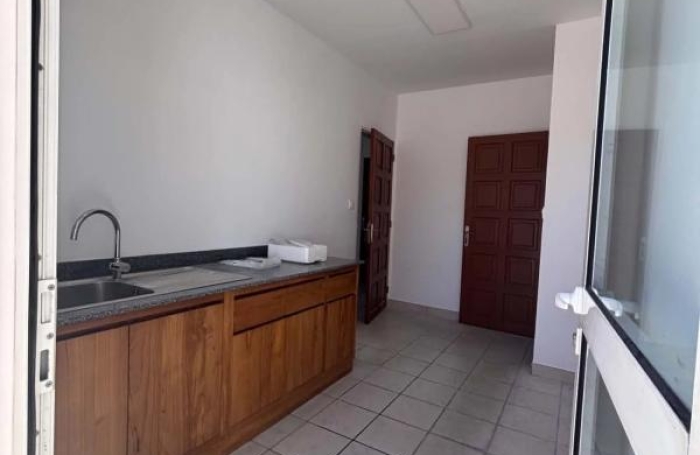 Location Bureaux 80m&sup2; 4 pièces Saint-Pierre