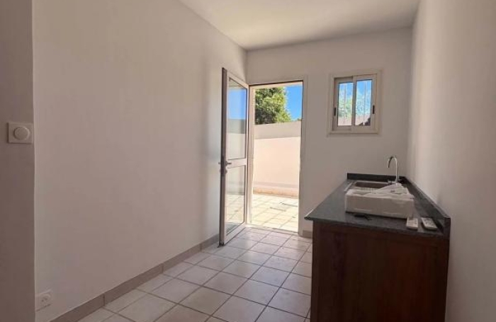 Location Bureaux 80m&sup2; 4 pièces Saint-Pierre