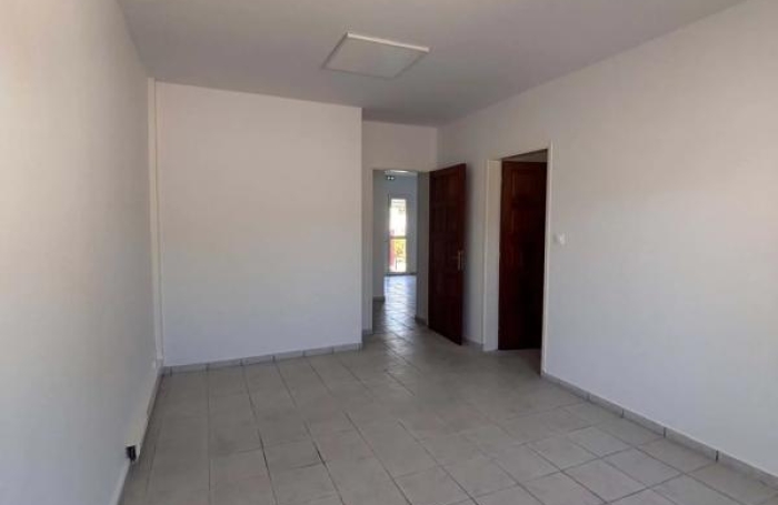 Location Bureaux 80m&sup2; 4 pièces Saint-Pierre