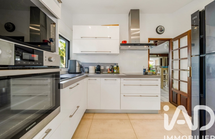 Vente Maison 111m&sup2; 5 pièces Saint Gilles les Bains