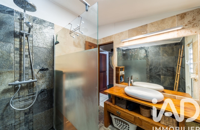 Vente Maison 111m&sup2; 5 pièces Saint Gilles les Bains
