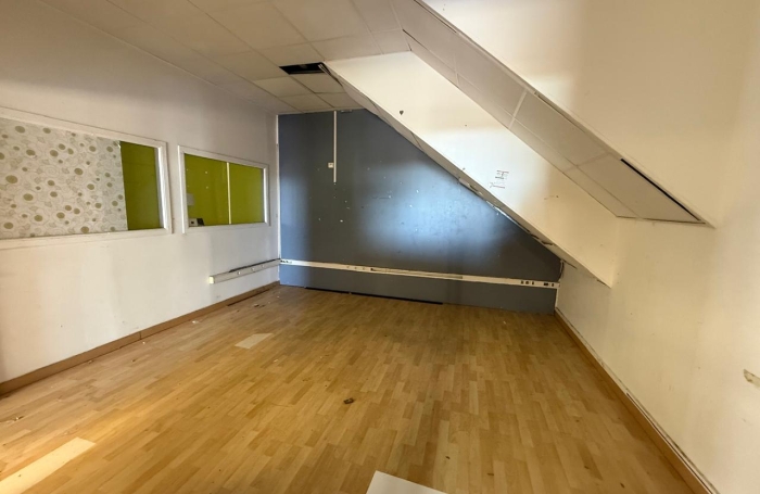 Entrep&ocirc;t ZI CHAUDRON de 600 m2 + 575 m2 mezzanine