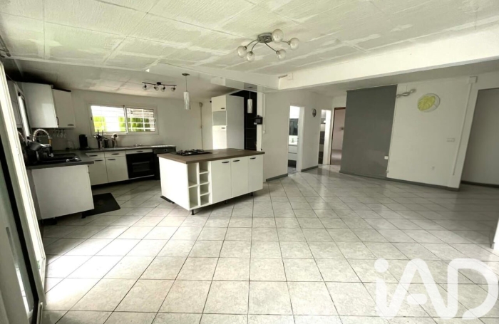 Vente Maison 122m&sup2; 5 pièces Etang-Sale