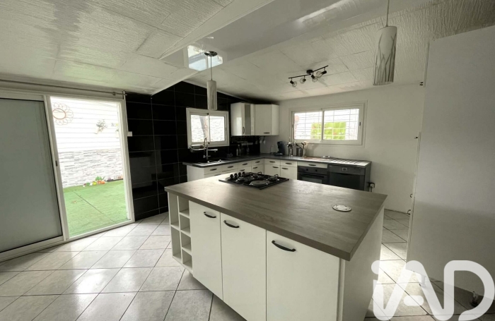 Vente Maison 122m&sup2; 5 pièces Etang-Sale