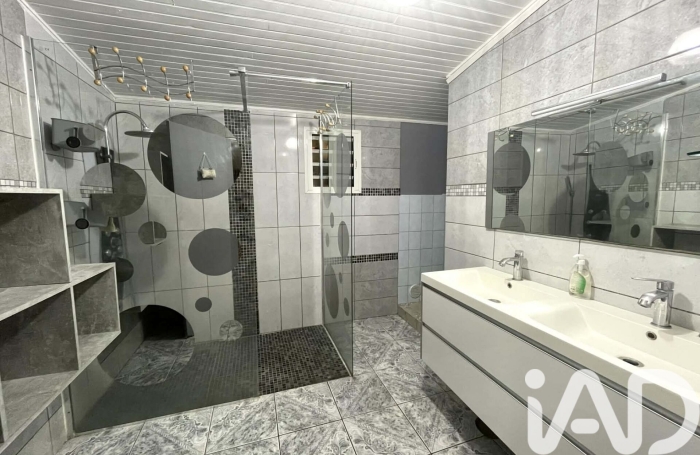Vente Maison 122m&sup2; 5 pièces Etang-Sale