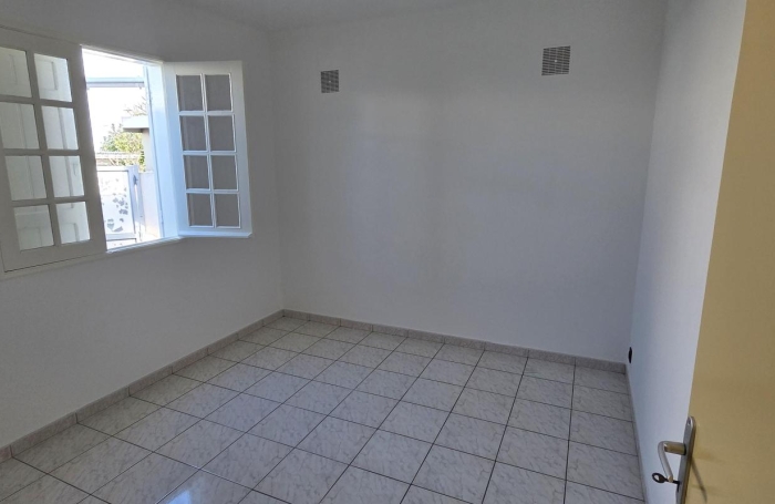 Location Local commercial 102m&sup2; 4 pièces Ravine des Cabris