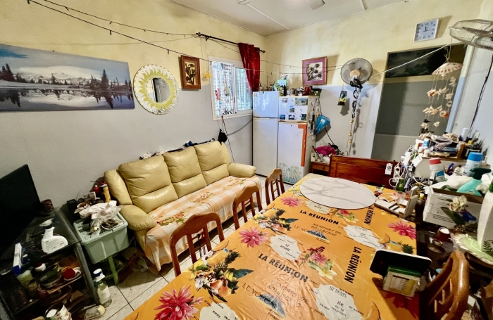 SAINT JOSEPH 97480 - ENSEMBLE IMMOBILIER BIEN SITU&Eacute; - GARAGE - TRAVAUX &Agrave; PR&Eacute;VOIR - VUE D&Eacute;GAG&Eacute;E