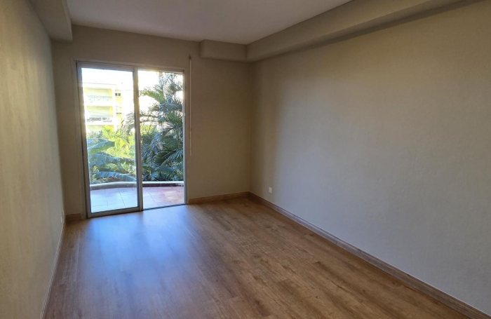 Location Bureaux 75m&sup2; 4 pièces Saint-Pierre