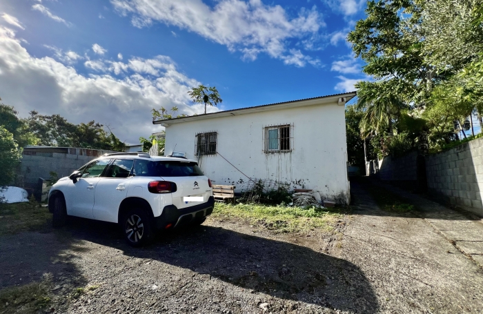 SAINT PIERRE 97410 - VILLA F3 DE PLAIN PIED - &Agrave; RAFRA&Icirc;CHIR - EMPLACEMENT DE CHOIX
