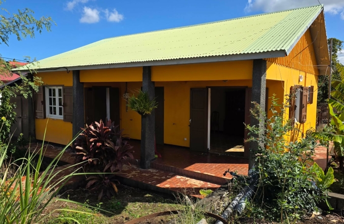 SAINT PIERRE 97410 - MAISON - TRAVAUX RAFRA&Icirc;CHISSEMENT - QUARTIER R&Eacute;SIDENTIEL
