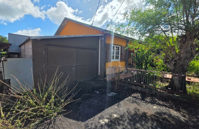 SAINT PIERRE 97410 - MAISON - TRAVAUX RAFRA&Icirc;CHISSEMENT - QUARTIER R&Eacute;SIDENTIEL