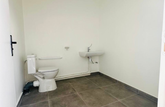Location Local commercial 50m&sup2; 1 pi&egrave;ce Le Port