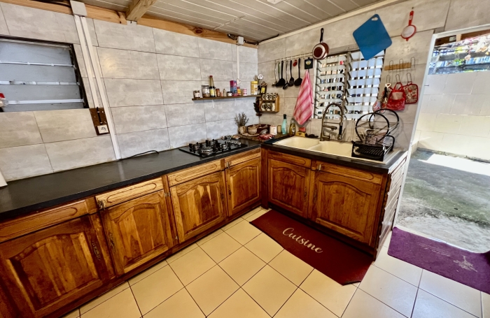 SAINT JOSEPH 97480 - MAISON LUMINEUSE - BUREAU - GARAGE - QUARTIER PRIS&Eacute;