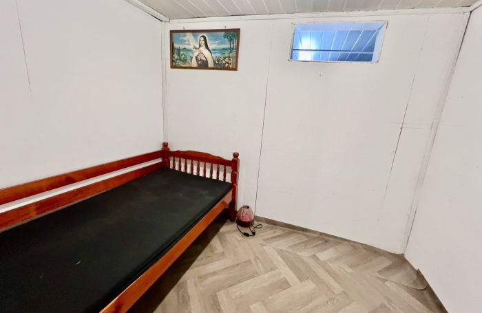 SAINT JOSEPH 97480 - MAISON LUMINEUSE - BUREAU - GARAGE - QUARTIER PRIS&Eacute;