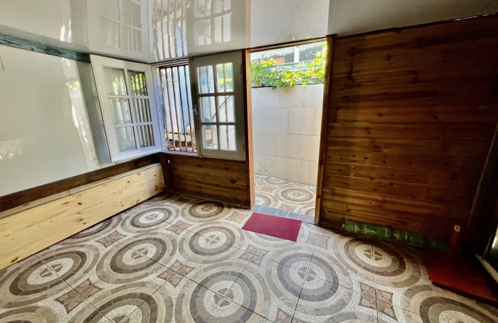 SAINT JOSEPH 97480 - MAISON LUMINEUSE - BUREAU - GARAGE - QUARTIER PRIS&Eacute;