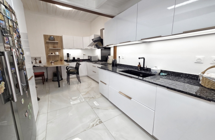 A vendre &agrave; La Montagne, villa cr&eacute;ole F4-5 + bungalow