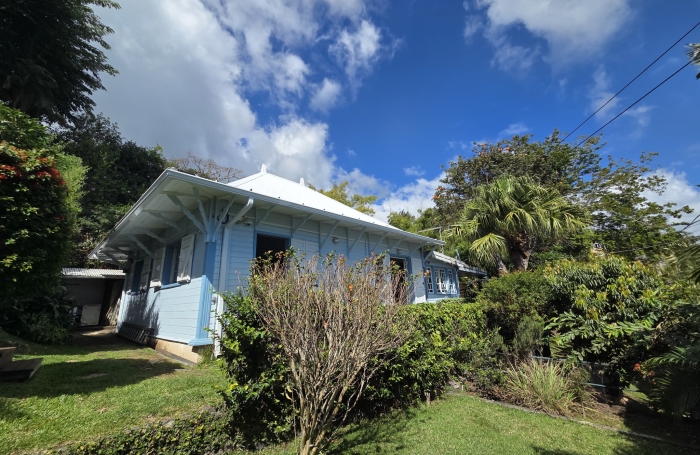 A vendre &agrave; La Montagne, villa cr&eacute;ole F4-5 + bungalow
