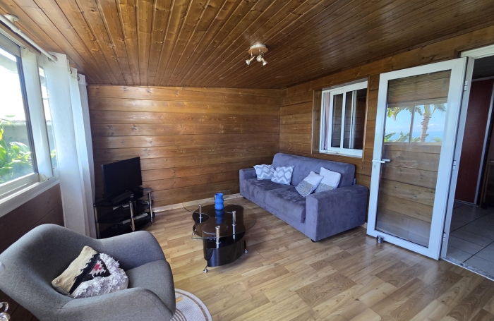 A vendre &agrave; La Montagne, villa cr&eacute;ole F4-5 + bungalow