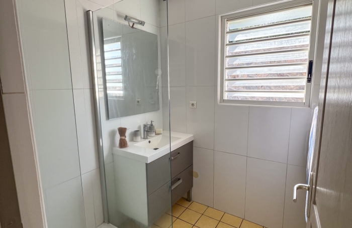 Villa avec piscine 4 pi&egrave;ces &agrave; louer &agrave; Saint-Leu avec LNA