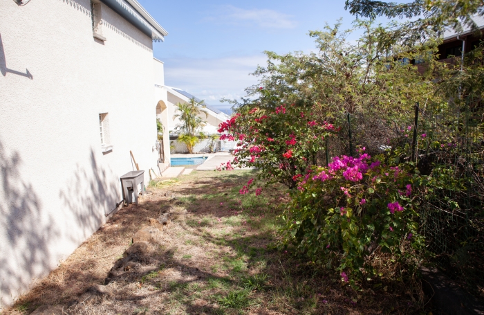 Villa avec piscine 4 pi&egrave;ces &agrave; louer &agrave; Saint-Leu avec LNA
