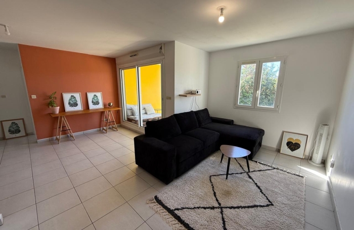 Beau T2 meubl&eacute; 50 m2 La Grande Mont&eacute;e bas des rampes